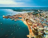 Luftaufnahme von Stone Town in Sansibar Stone Town in Sansibar beim Badeaufenthalt auf einer Tansania Safari Reisen