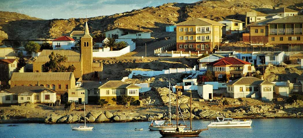 Boote vor Lüderitz auf einer Namibia Safari Rundreise